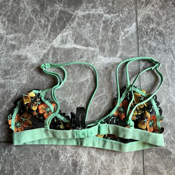 Bralette - Picture 2 of 3